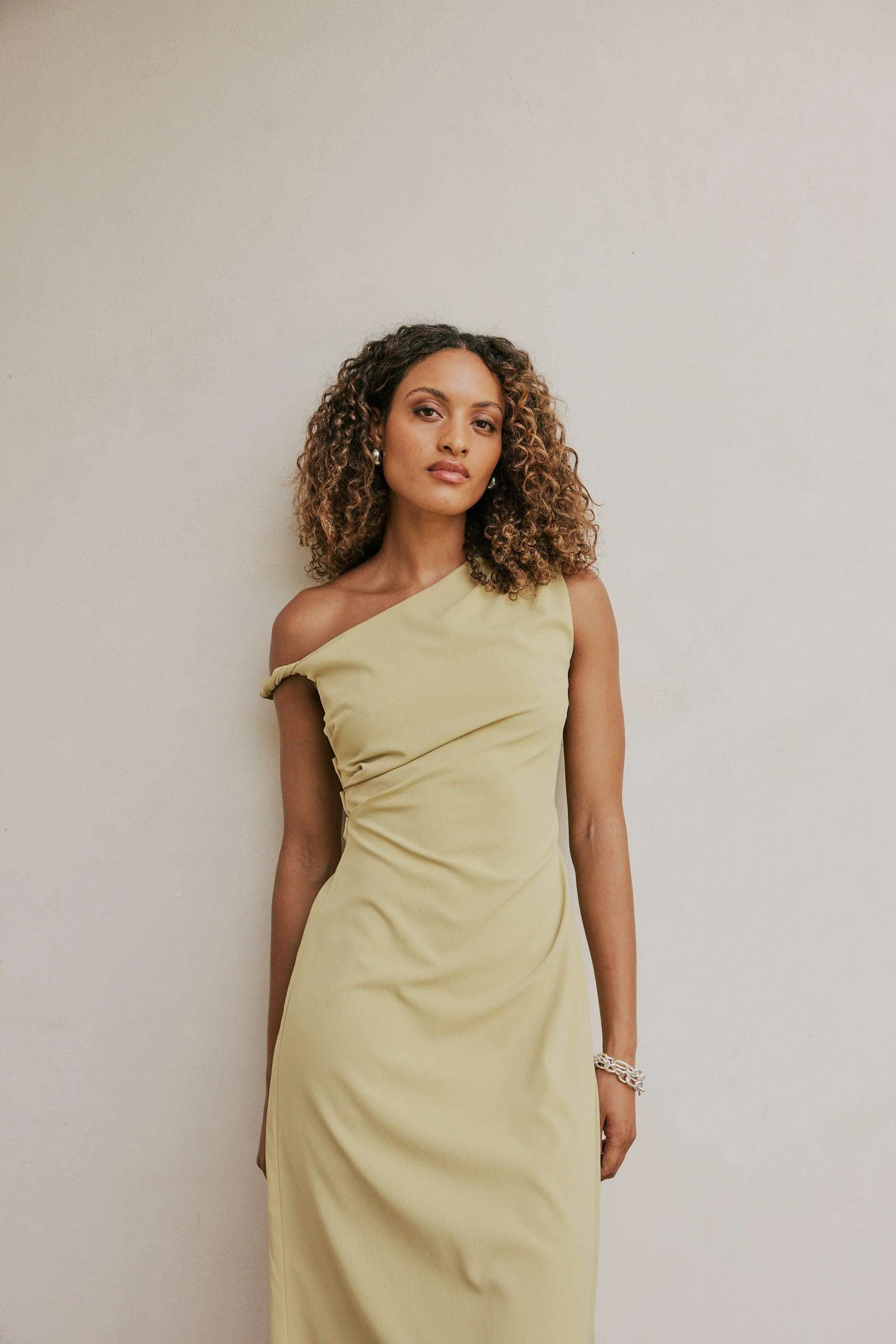 CURAAE Elenor Asymmetrical Summer Midi Dress In Olive