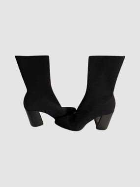 HEELED SOCKET BOOTH - SM REBOOTED